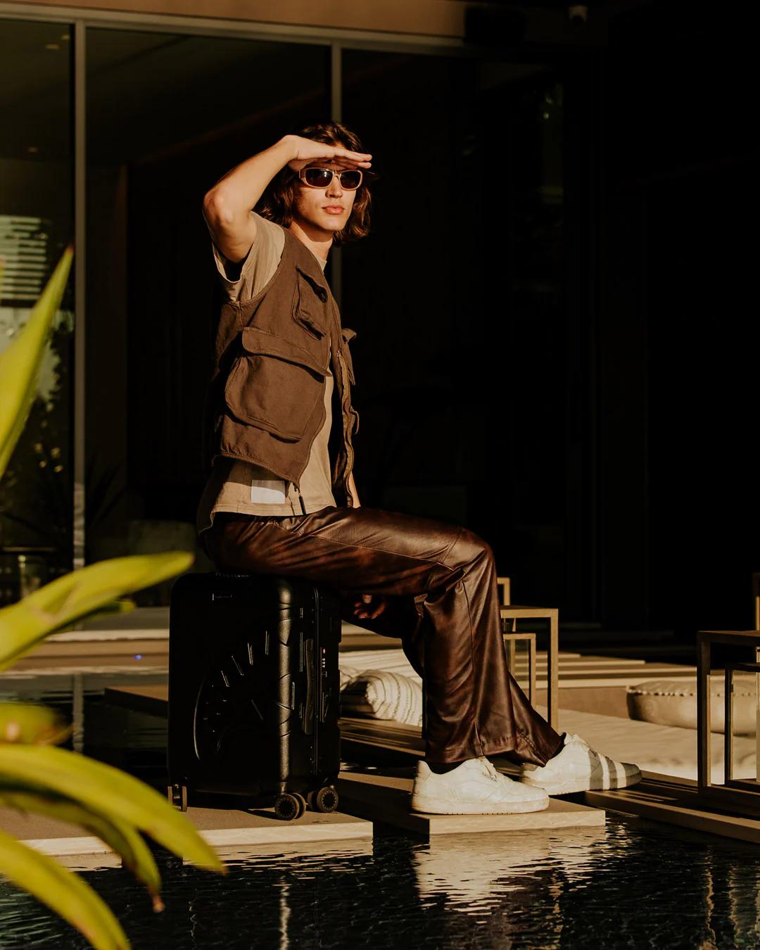 Sprayground REALITY CHECK SHARKITECTURE CARRY-ON JETBLACK LUGGAGE (GUNMETAL HARDWA