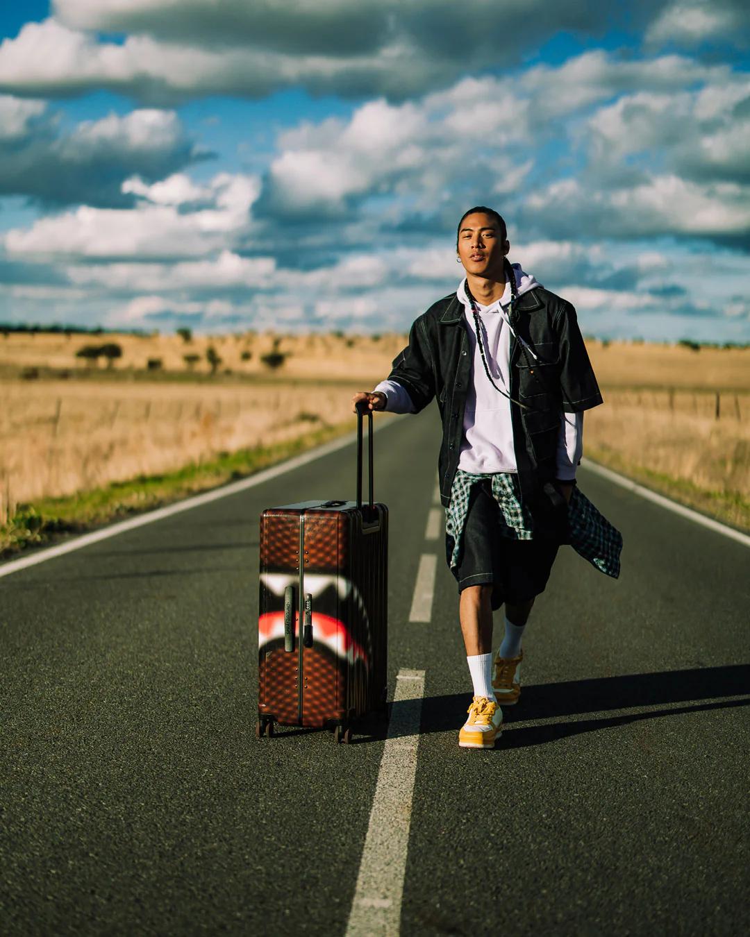Sprayground SHARKS IN PARIS BLUR EFFECT FULL SIZE LUGGAGE