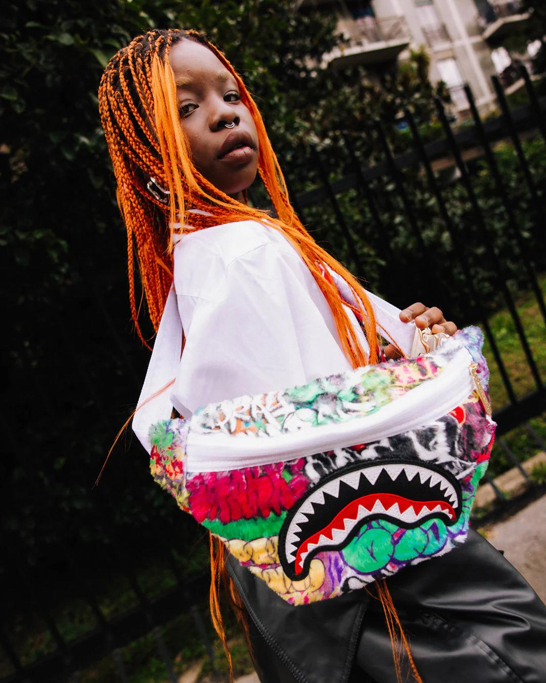 Sprayground LE MONDE DES GRAFFITIS SAVVY CROSSBODY