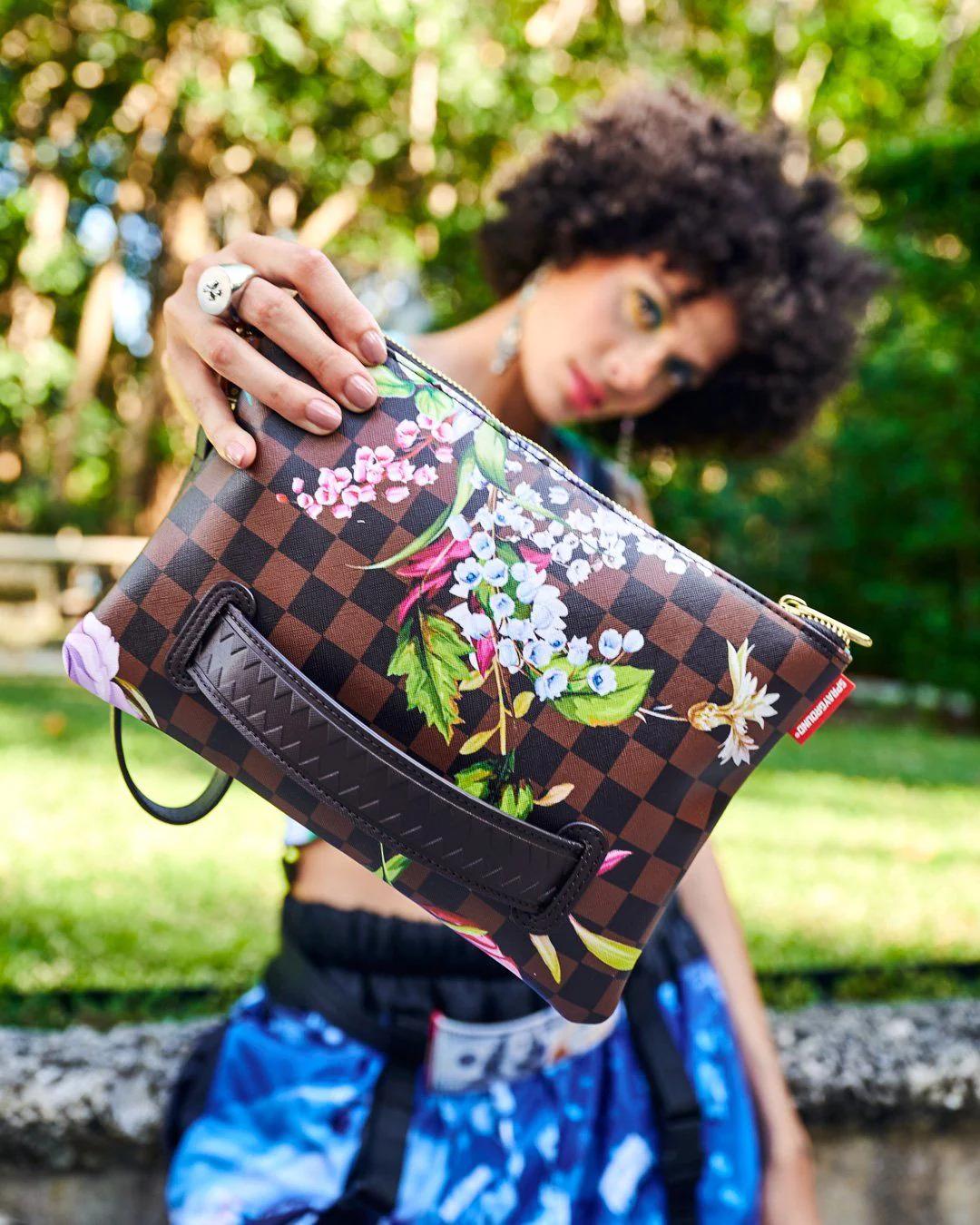 Sprayground GARDEN OF SHARKS CROSSOVER CLUTCH